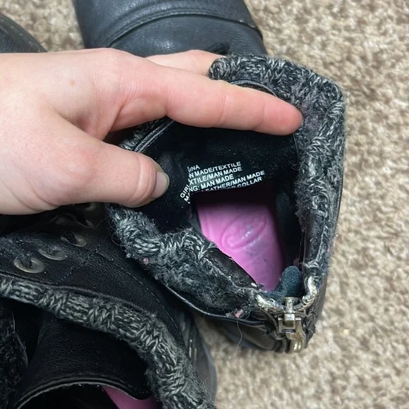 Boots - Picture 7 of 9